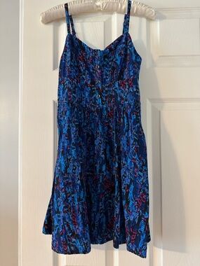 EXPRESS Summer Dress. Ultra lightweight 100 percent Rayon with Pockets